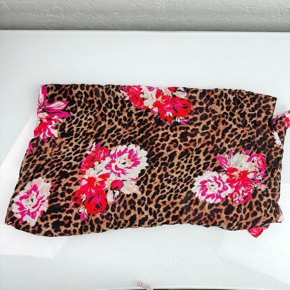 Victoria's Secret Accessories - Victorias Secret Scarf Wrap‎ Cheetah Leopard Print Floral Roses Lightweight Knit